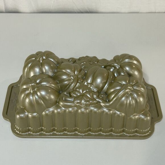 NORDIC WARE Pumpkin Patch Loaf Pan 6 Cups Heavy Cast Aluminum - Picture 1 of 7